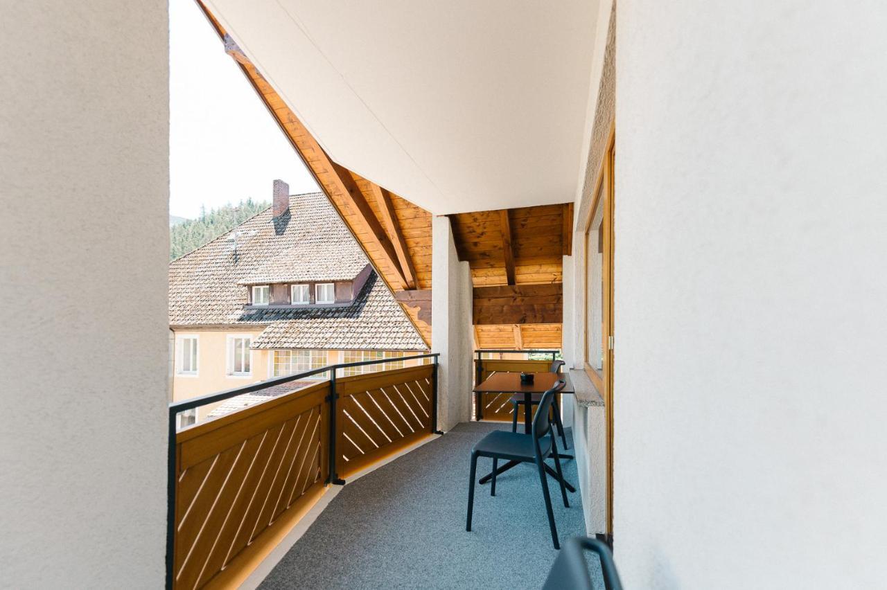 Moderne 2 Zi.-Fewo Blackforest Art Barrierefrei Naehe Freiburg シモンスヴァルト エクステリア 写真