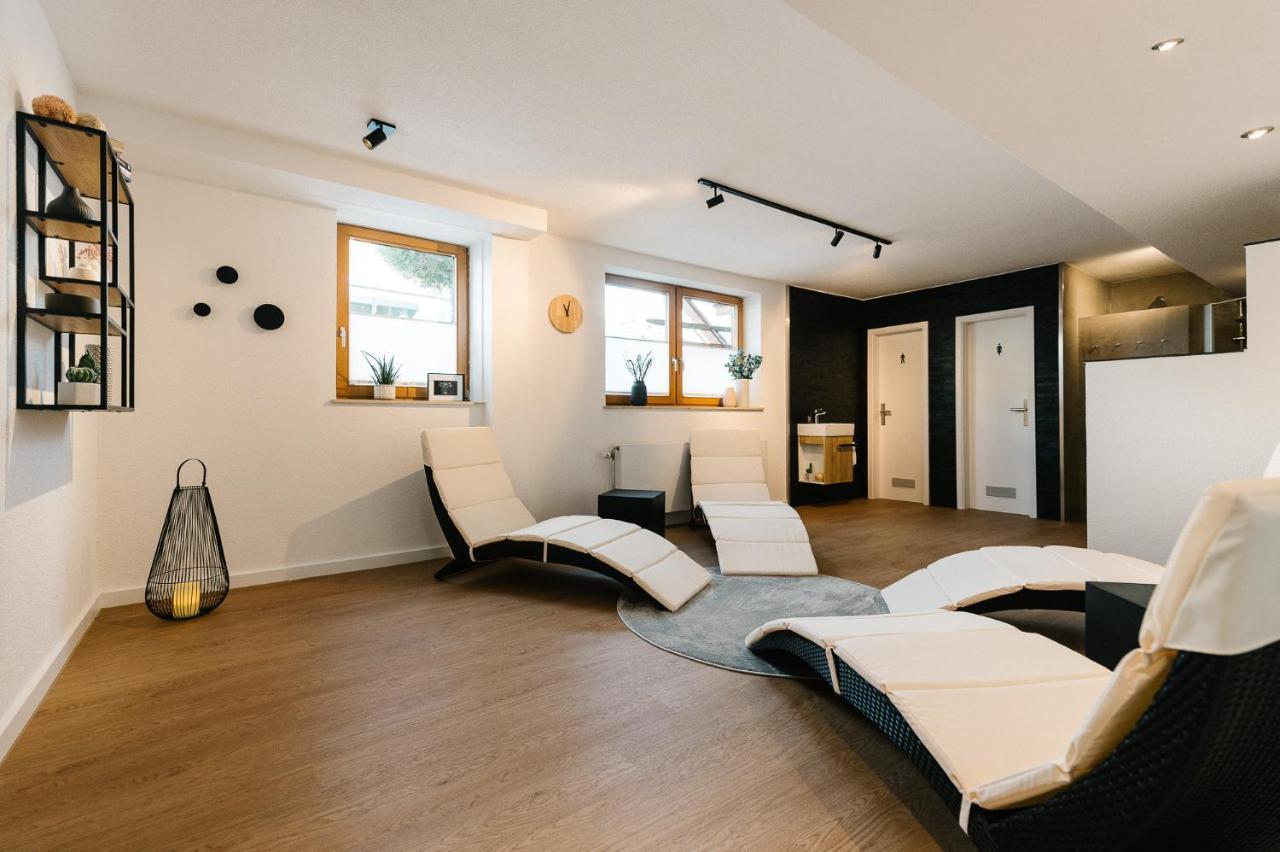 Moderne 2 Zi.-Fewo Blackforest Art Barrierefrei Naehe Freiburg シモンスヴァルト エクステリア 写真