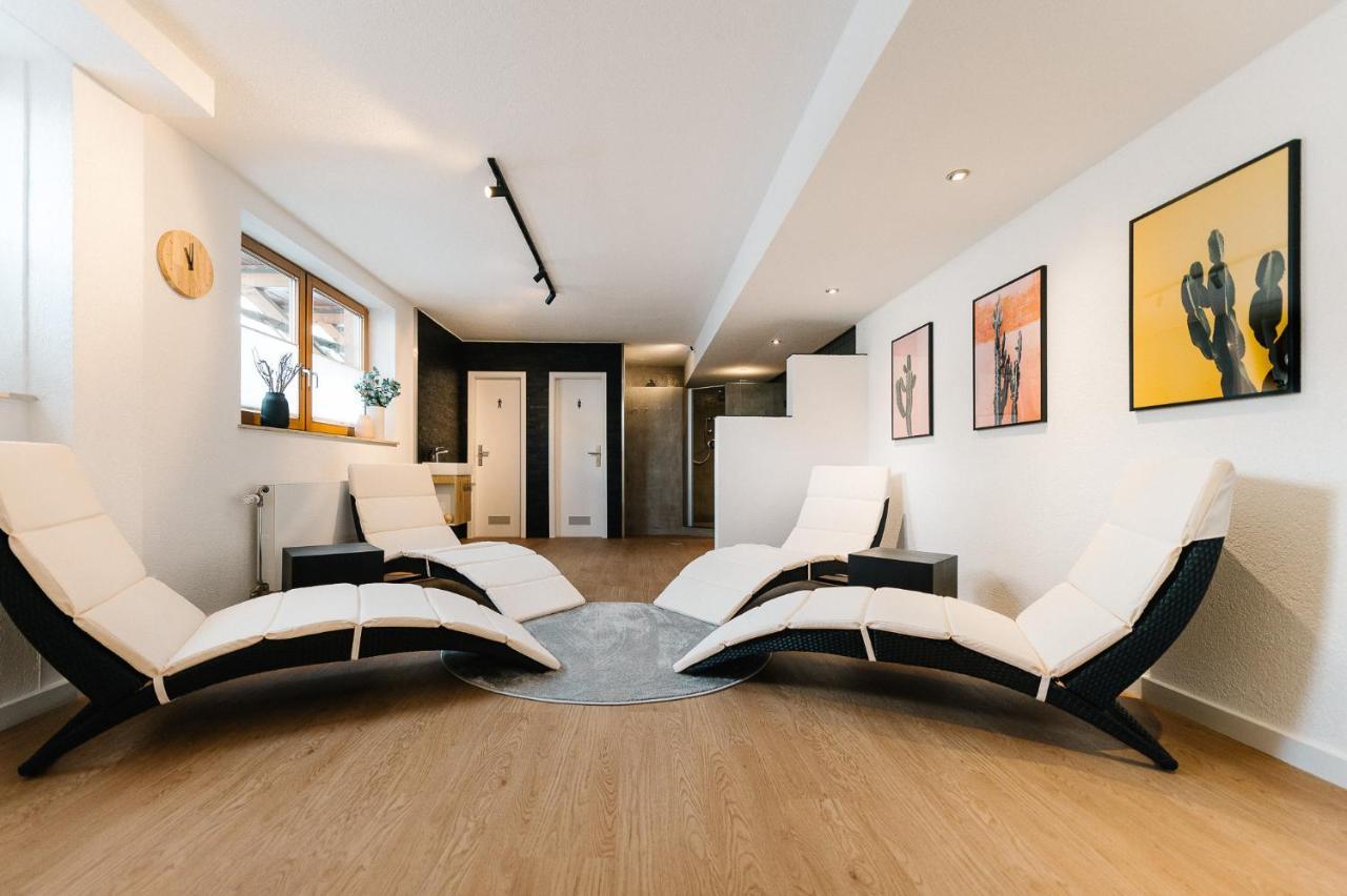 Moderne 2 Zi.-Fewo Blackforest Art Barrierefrei Naehe Freiburg シモンスヴァルト エクステリア 写真